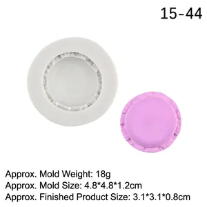 Silicone macaron mold showing 4.8x4.8cm dimensions and a 3.1cm pink resin finished piece