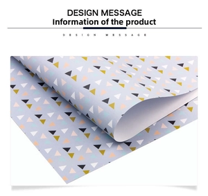 Papier cadeau en kraft blanc 80g avec motif géométrique de triangles colorés de qualité