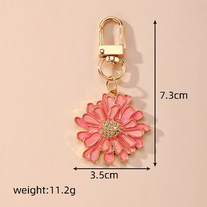 Pink daisy keychain dimensions showing 7.3cm length and 3.5cm width with 11.2g weight