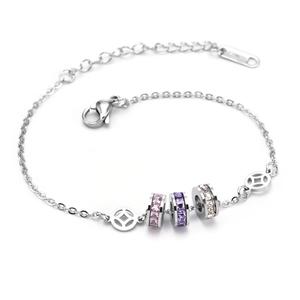 Bracelet porte-bonheur en acier titane avec cristaux rose et violet et breloques de pièces