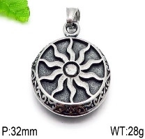 Détail du pendentif nordique nœud celtique montrant le diamètre 32mm et le poids 28g