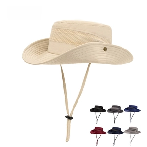 Dettaglio della corda regolabile e rete traspirante su cappelli da sole all'aperto multicolore
