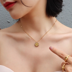 Collier Pendentif Rond Double Face En Acier Titane Plaqué Or 18K Zircon Xi Fu Fortune Style Chinois Pour Femme