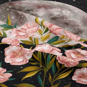 Vue macro détaillée du tissu de tapisserie bohème avec phases de lune et fleurs