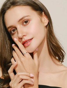 Close-up of a s925 silver flower ring with zircon stones on a model's hand