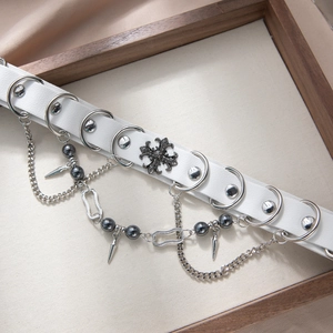 Collier ras du cou en cuir blanc style punk avec croix argentée et chaînes