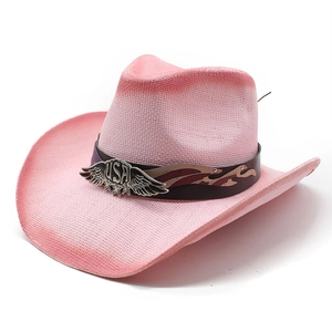 Chapeau de cowboy tissé rose avec badge métallique USA et bande décorative flamme