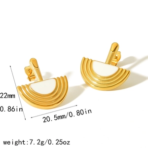 Detail view showing dimensions of geometric扇形 18k gold plated titanium steel earrings