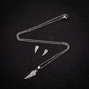 Parure de bijoux ailes d'ange en argent comprenant un collier et des boucles d'oreilles