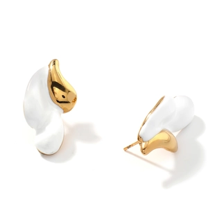 Retro water drop studs in white enamel and gold finish with irregular streamlined design