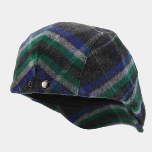 Classic plaid flat cap for men and women made of warm wool blend in retro British style