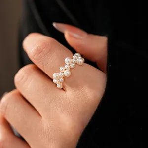 Eleganter Perlenring mit breitem gewebtem Wellenmuster Design für modebewusste Frauen
