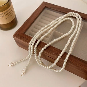 Long collier de perles blanches avec pendentif baroque, style vintage français polyvalent