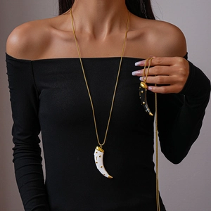 Long Horn Pendant Necklace Zinc Alloy Enamel With Gold Dots Vintage Style Italian Cornicello Jewelry For Women