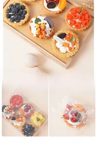 Detailansicht realistischer künstlicher Frucht-Tarts in Einzel- und Boxverpackung