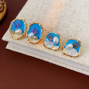Orecchini A Lobo Vintage In Lega Farfalla Perla D'acqua Dolce Con Perno In Argento Sterling 925 Smalto Blu