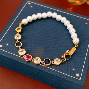 Bracciale vintage con perle e zirconi a cuore con chiusura a levetta dorata