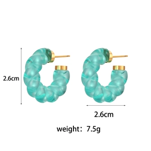 Boucles d'oreilles créoles torsadées en acrylique vert clair avec tige dorée 2,6cm