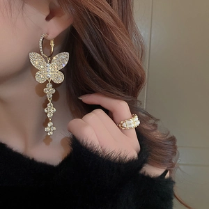 Luxury gold butterfly drop earrings and ring set with rhinestones and elegant pearls
