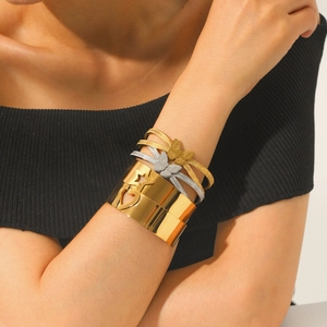 Bracelet Manchette Acier Inoxydable Plaqué Or 18K Ajouré Cœur Papillon Étoile Künstliche Perle Bijoux Hypoallergéniques Femmes