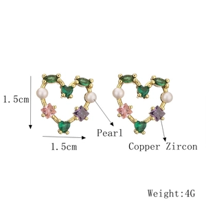 Detail view of heart-shaped gold copper earrings with zircon, pearls, and 1.5cm dimensions