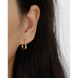 Elegant geometric square gold hoop earrings for women made of premium s925 silver