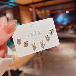 Tres pares de pendientes de animales dorados con agujas de plata S925 y circonitas brillantes