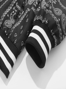 Détail de l'imprimé paisley et des poignets rayés sur une veste noire pour hommes