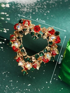 Macro view of a heart-shaped Christmas brooch with colorful rhinestones and 4.1cm dimensions