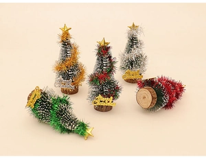 Detailed view of 5 mini sisal Christmas trees with wood bases and gold stars
