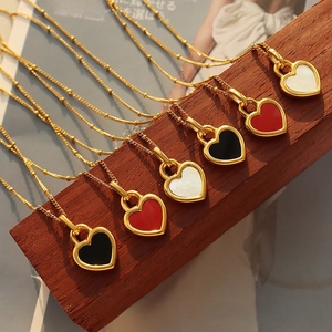 Collier pendentif cœur double face en acier plaqué or 18 carats avec incrustation de nacre