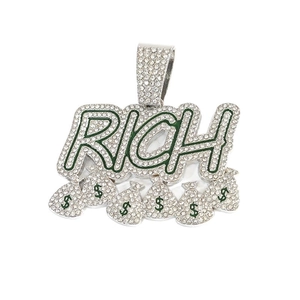 Pendentif RICH glacé avec sacs d'argent sur collier chaîne cubaine hip hop argentée