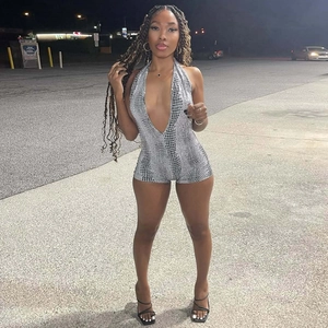 Sexy Jumpsuit mit schwarz-weißem Schlangenmuster, tiefem V-Ausschnitt und Rückenausschnitt