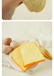 Gros plan sur la texture de la tranche de pain PU et test de rebond lent du produit