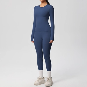 Completo yoga blu scuro ad asciugatura rapida con top a maniche lunghe e leggings sportivi