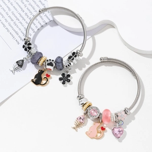 Adjustable stainless steel wire charm bracelet with crystal beads and cute cat pendants