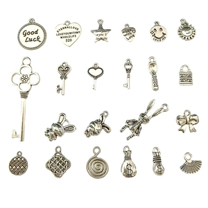 Lot de 18 pendentifs en alliage argenté de formes variées pour création de bijoux DIY