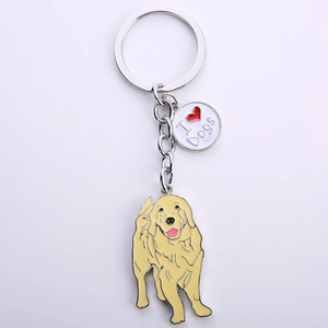 Détail du porte-clés chien en métal argenté avec breloque et pendentif golden retriever