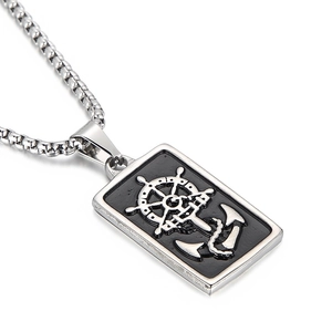 Collier hiphop avec pendentif ancre et gouvernail argentés sur fond en émail noir
