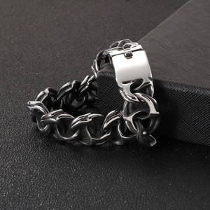 Polished stainless steel curb chain bracelet for men in industrial style silver finish