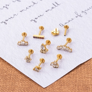 Clous de labret en titane doré avec zircone cubique et formes géométriques