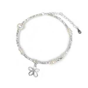 S925 sterling silver bracelet featuring freshwater pearls and delicate flower charm