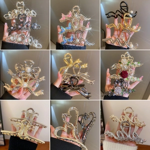 Pinces à cheveux élégantes en métal avec motifs de cœur et papillon en fini doré