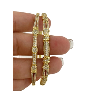 Bracciali aperti placcati in oro con micro pavé di zirconi cubici set di due pezzi