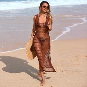 Robe de plage longue au crochet marron avec fente latérale et décolleté dos nu chic