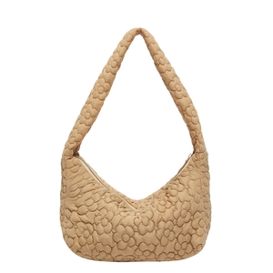 Beige gewatteerde hobo tas met bloemenpatroon en puffer textuur minimalistische tas