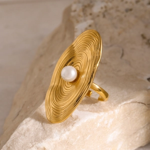 18K gold stainless steel ring with oval ripple texture and pearl on stone