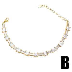 Bracelet tennis plaqué or avec zircons carrés et fermoir mousqueton réglable