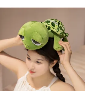 Simpatico cappello a tartaruga in peluche con grandi occhi e guscio maculato morbido