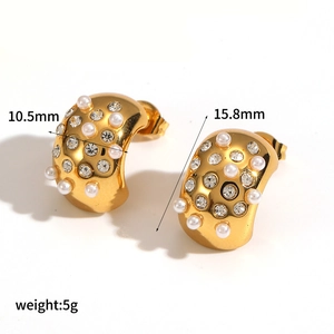 Detailed view of gold earrings with pearls and zircon, measuring 15.8mm by 10.5mm